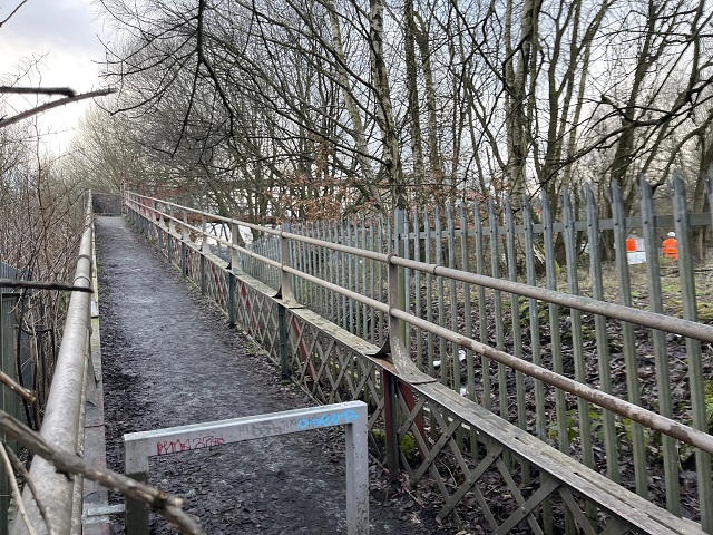 Deep Pit railway footbridge
